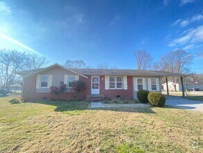 Building Photo - For Lease - 3 Bed, 2 Bath, 1325sqft - Cent...