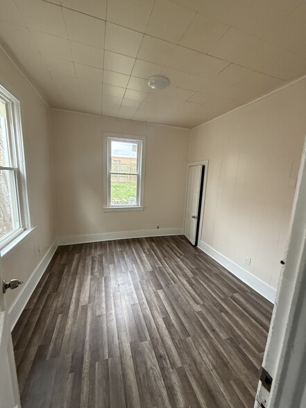 Building Photo - 1119 Saint Vincent St
