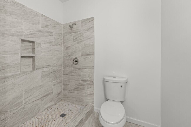Building Photo - Fully Renovated Ensley Bungalow