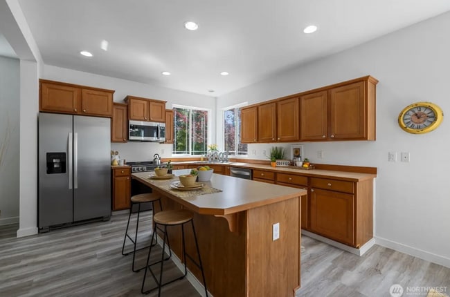 Building Photo - 4 Bed + Bonus Room, 2.5 Bath Home in Coyote Ridge w/ Park Access & Garage!