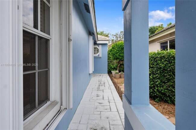 Building Photo - 2707 Pinewood Ct