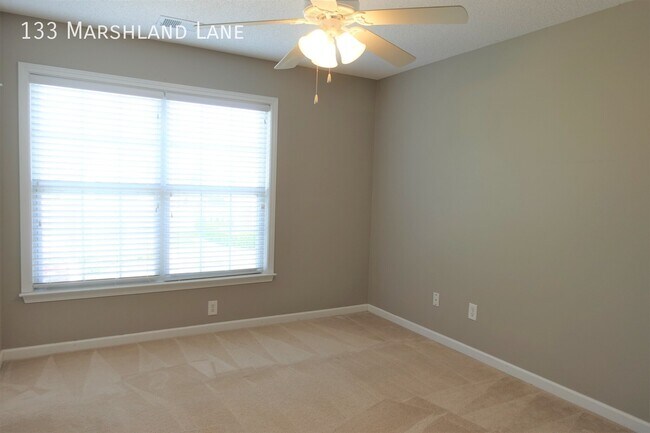 Building Photo - 133 Marshland Ln