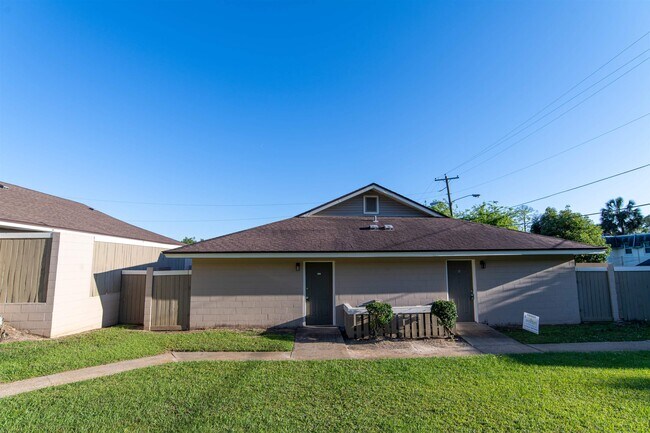 Primary Photo - 2241 W Pensacola St