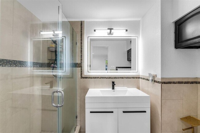 Building Photo - 4301 SW 85th Ave