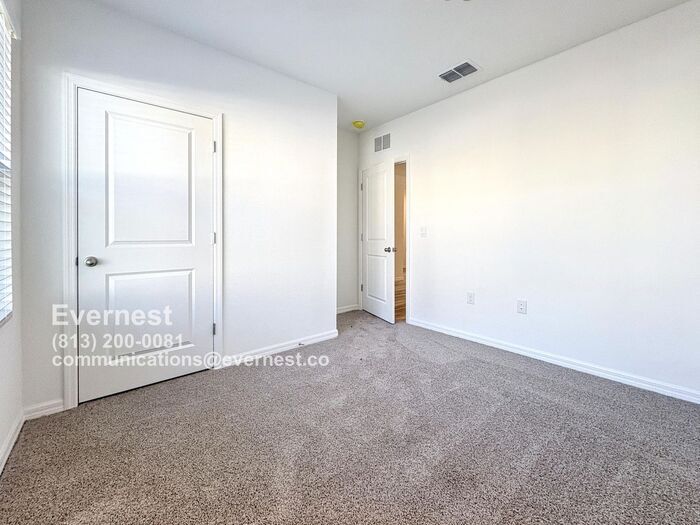 Building Photo - 10574 Farm Hl Ave