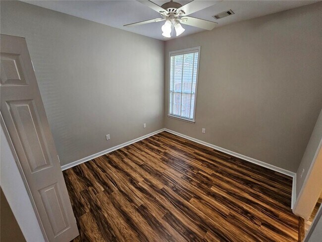 Building Photo - 1550 Argonne Ln