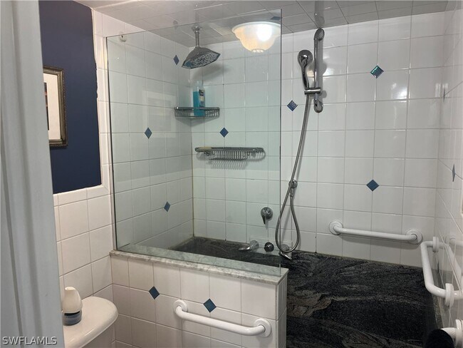 Building Photo - 1085 Forest Lakes Dr