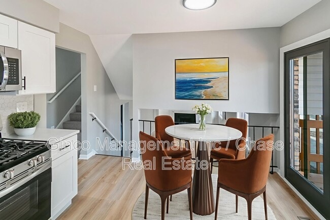 Building Photo - 242 S Harper Ave