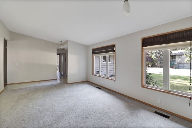 Building Photo - 3 Bed 2 Bath - One Story - Dog Per Approva...