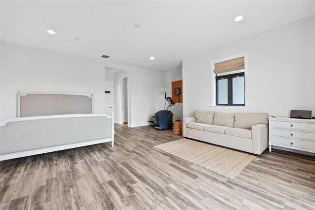 Building Photo - 105 Isle of Venice Dr