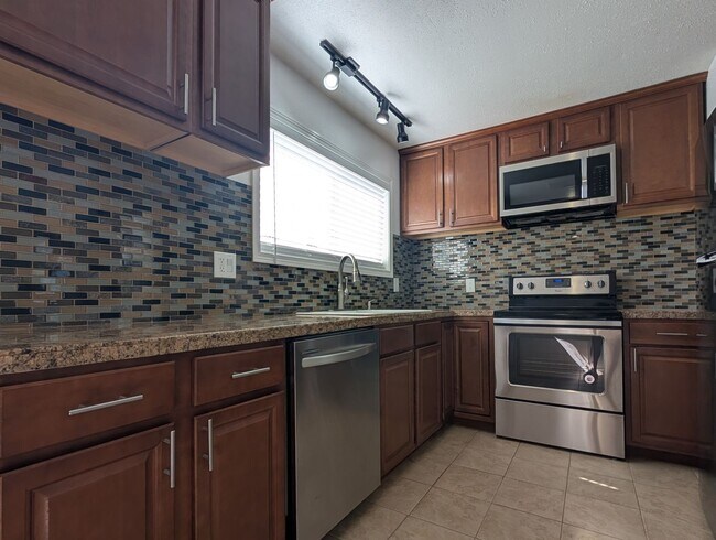 Building Photo - Fantastic 2-Bedroom, 2-Bath Home With Bonus Space!
