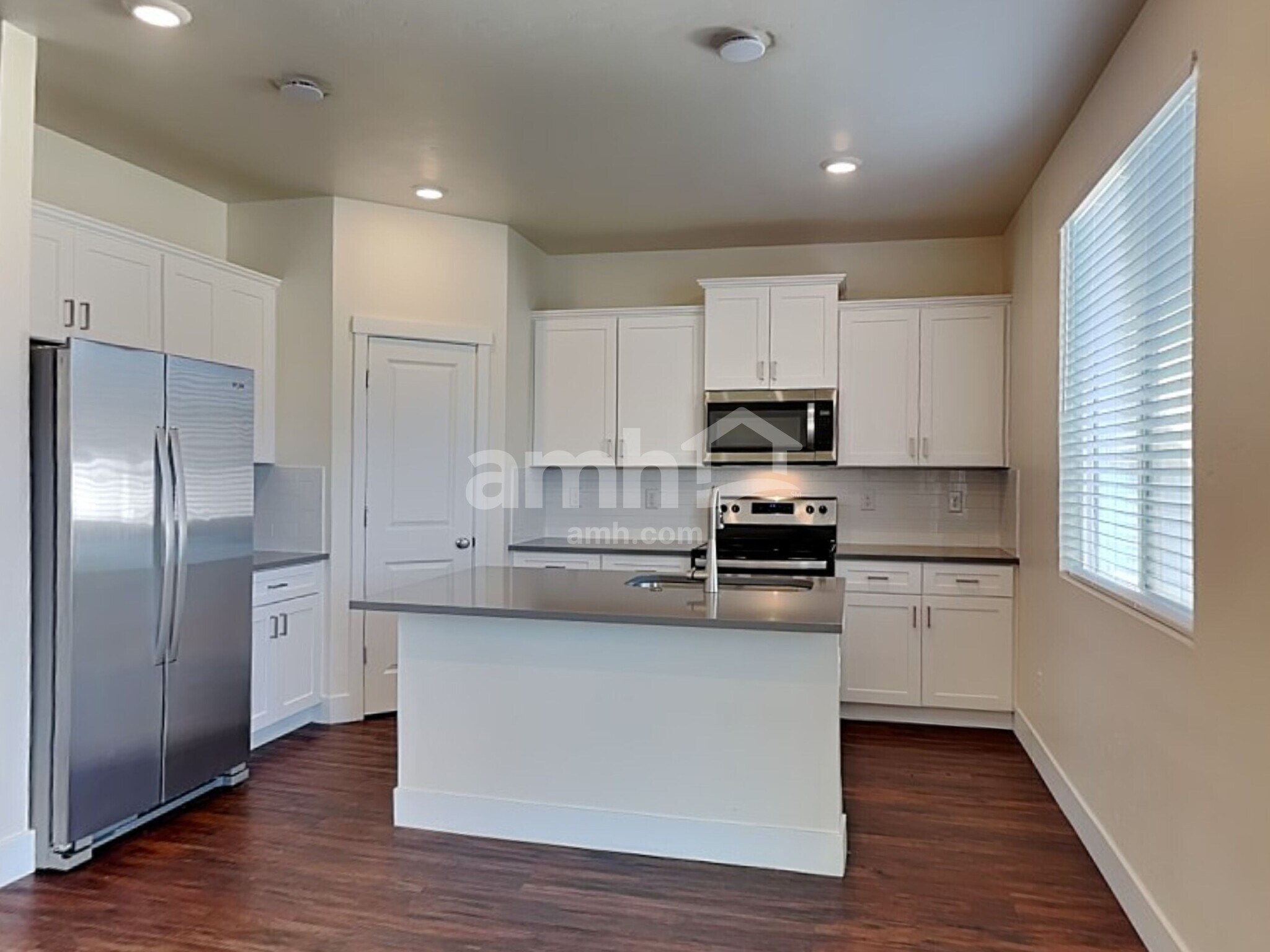 Building Photo - 706 S Retort Ave