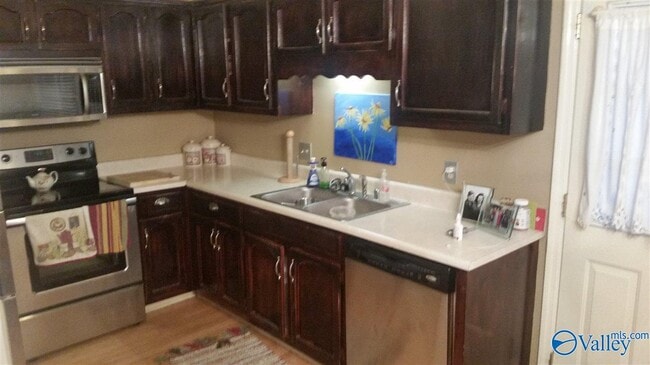 Building Photo - 1716 Ward Ave NE