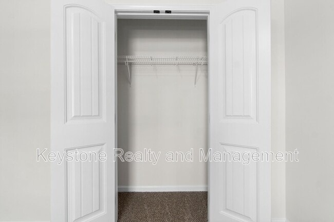 Building Photo - 212-B-212 E Johnson Cir