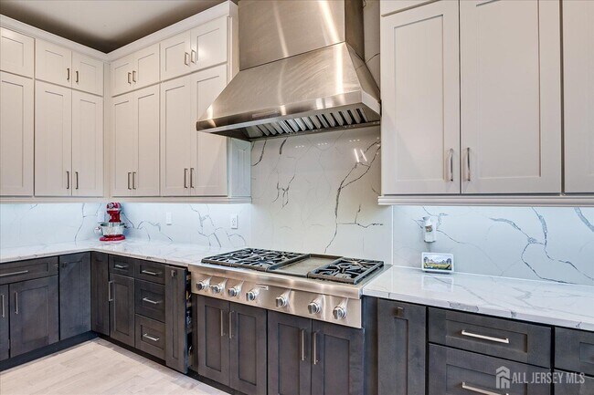 Building Photo - 3979 Park Ave