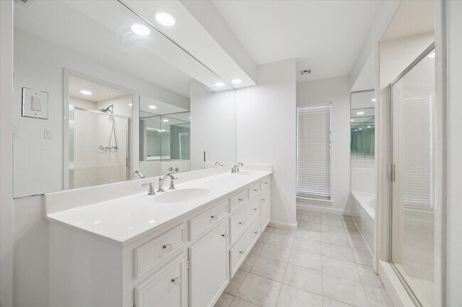 Building Photo - 15703 Whitewater Ln
