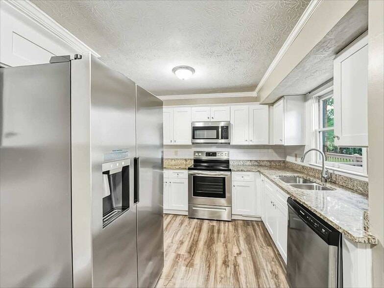Building Photo - 4412 Bryant Dr SW
