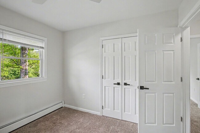 Building Photo - 415 Mountain View Rd