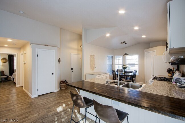 Building Photo - 7413 Alpine Ridge St