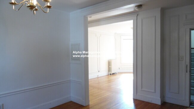 Building Photo - 90 Maple St