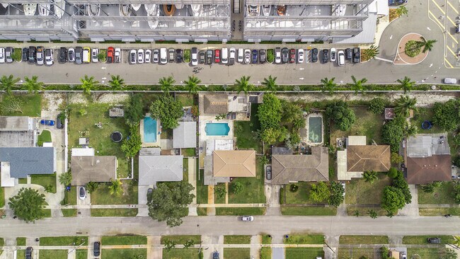 Building Photo - 1820 SW 22nd Ave