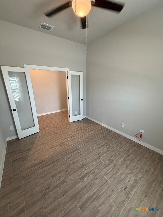 Building Photo - 1100 RIVER WOOD