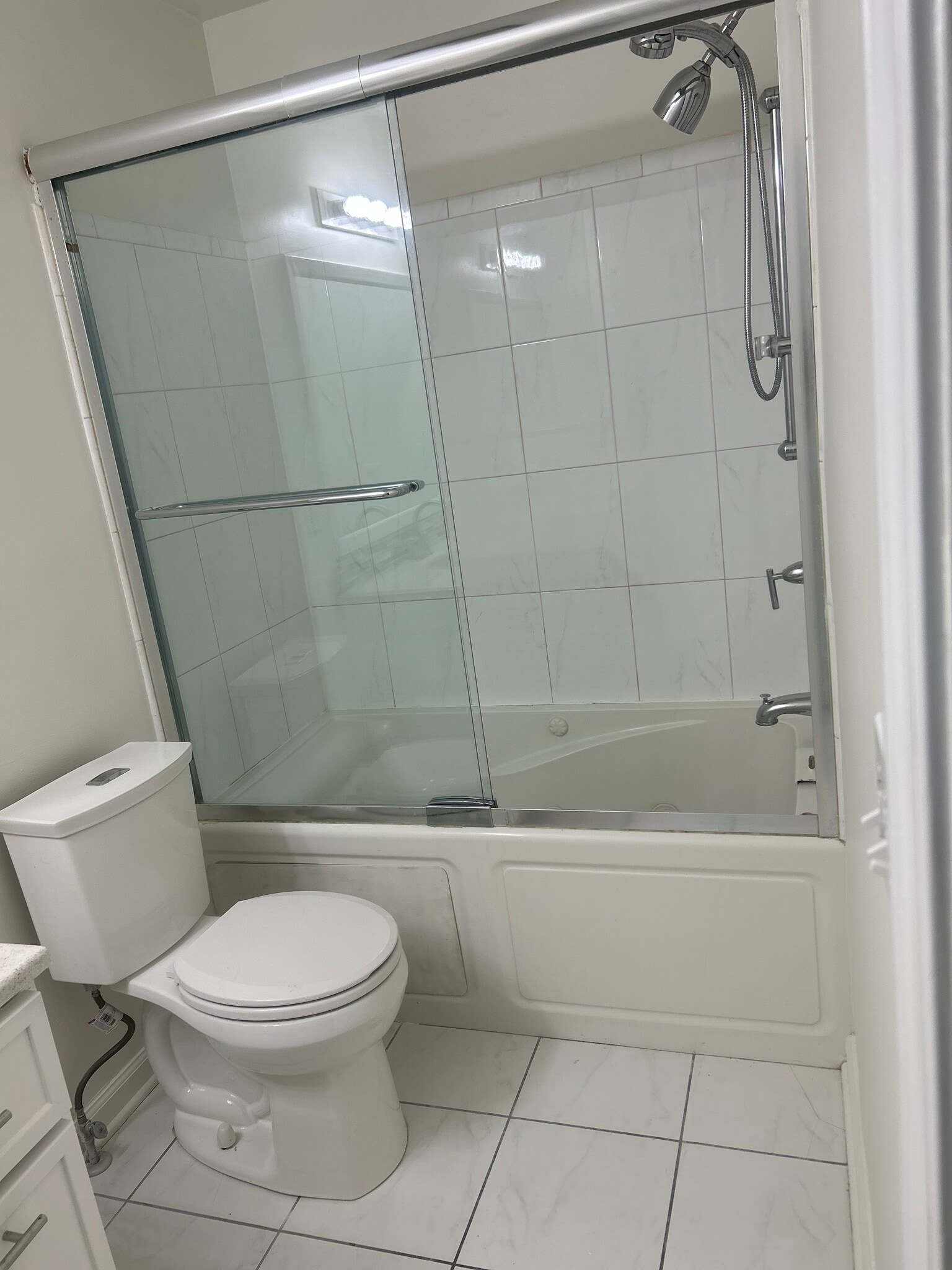 Building Photo - 694 Broadway