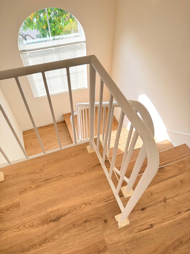 Building Photo - 3 Bed / 3 Bath Townhome in Scripps Ranch