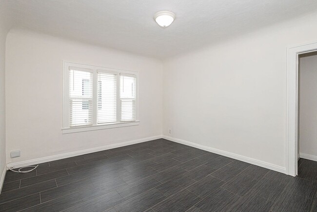 Building Photo - Bright and airy 2-bedroom 2-bath in Mid- City