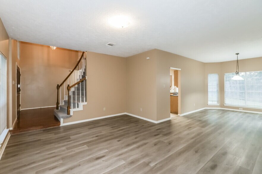 Building Photo - 11423 Willow Field Dr