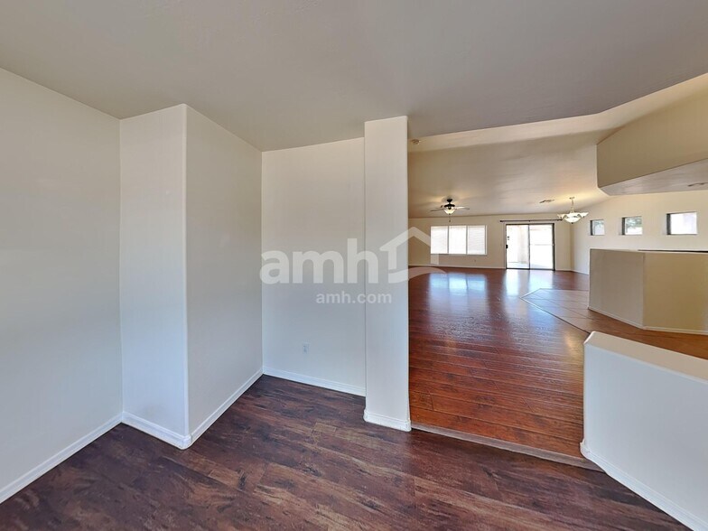 Building Photo - 15834 W Mohave St