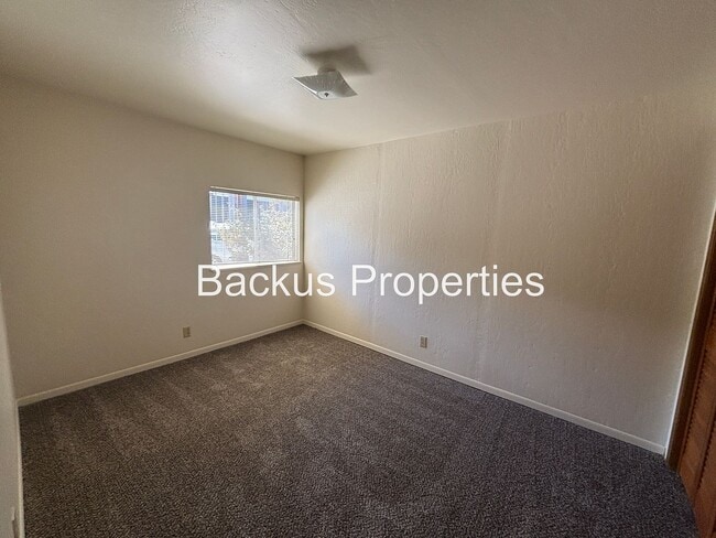 Building Photo - Great three bedroom unit in Monterey