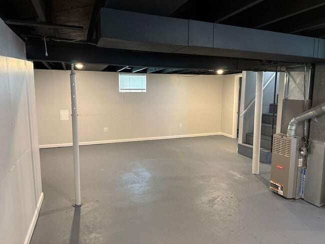Building Photo - Move in Ready...917 Grand Ave, Madison, IL...