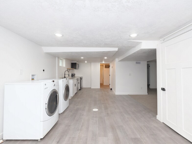 Building Photo - 2867 Kiesel Ave