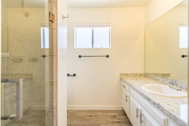 Building Photo - 2102 Mathews Ave