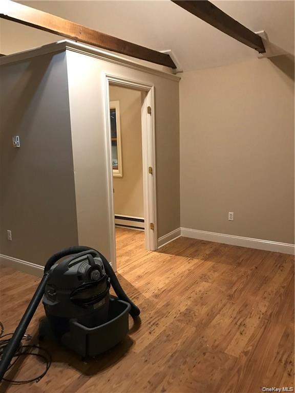 Building Photo - 6 Main St