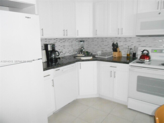 Building Photo - 5401 Collins Ave