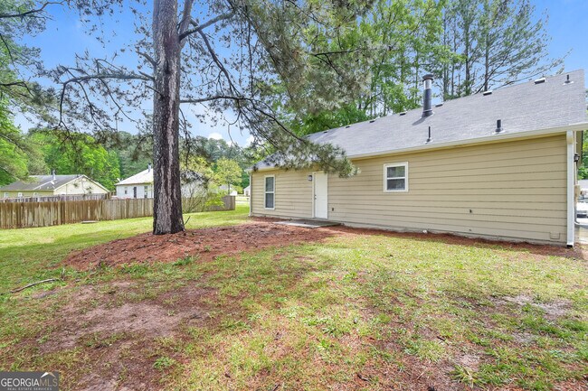 Building Photo - 2745 Sapphire St