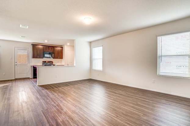 Building Photo - 1204 Lady Bird St