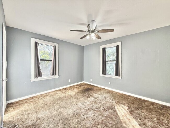 Building Photo - 1828 20th Ave S