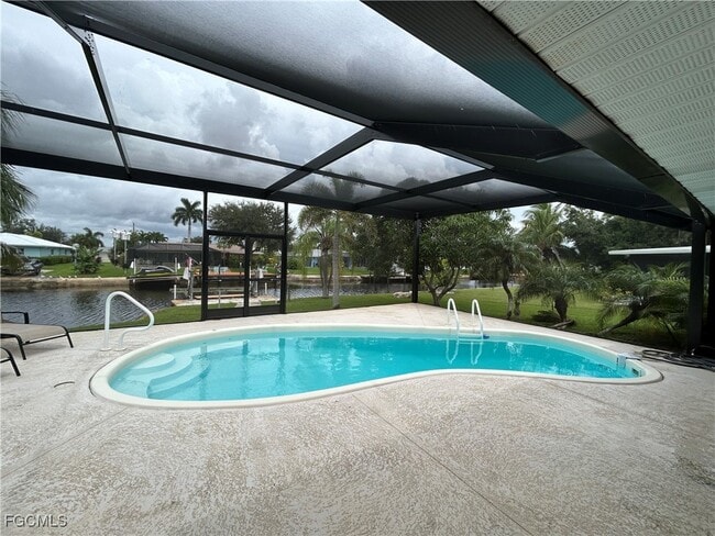 Building Photo - 6128 Cocos Dr