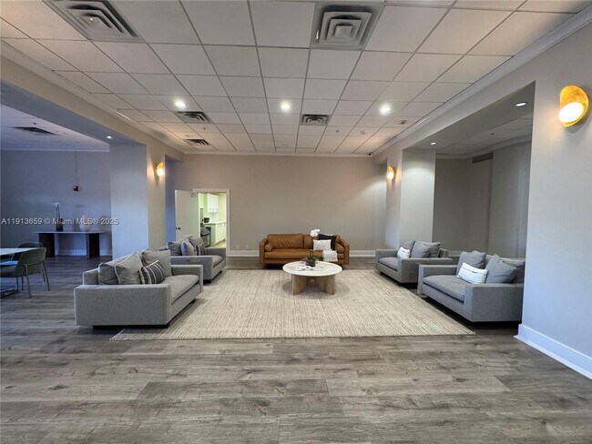 Building Photo - 5600 Collins Ave