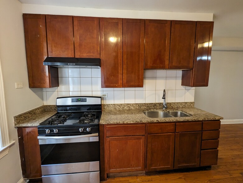 Building Photo - 5029 N Harding Ave