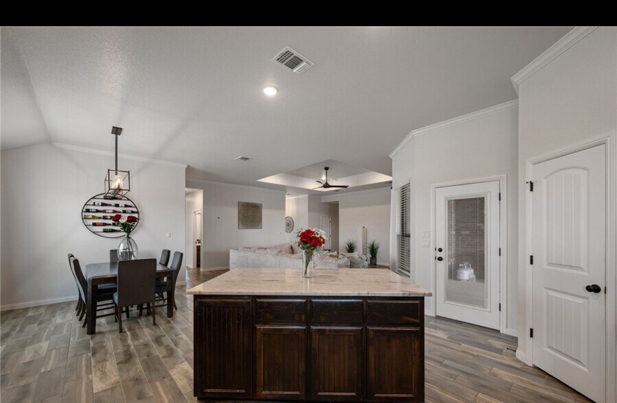 Building Photo - 8401 Preserve Trl