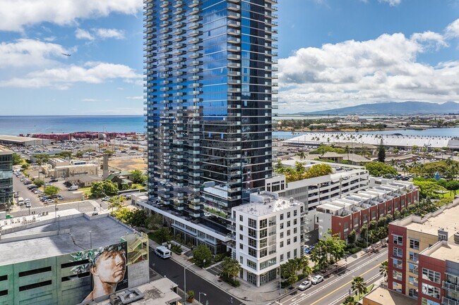 Building Photo - Fully Furnished 2 Bed / 2 Bath Condo with ...