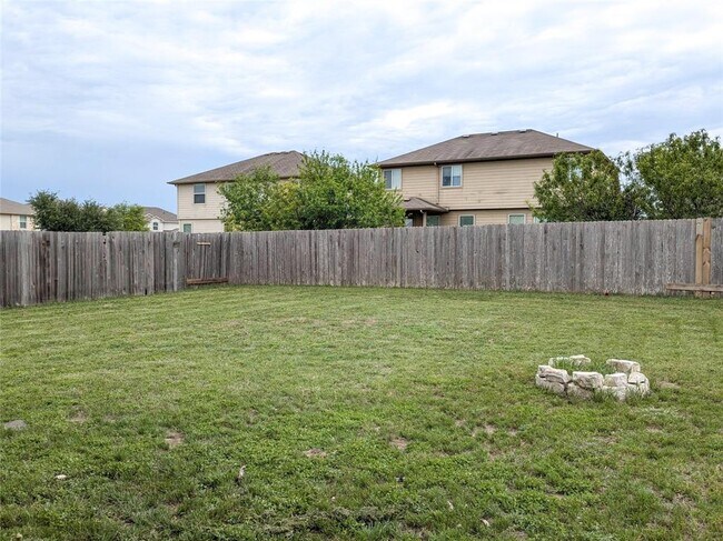 Building Photo - 108 Lavaca Loop