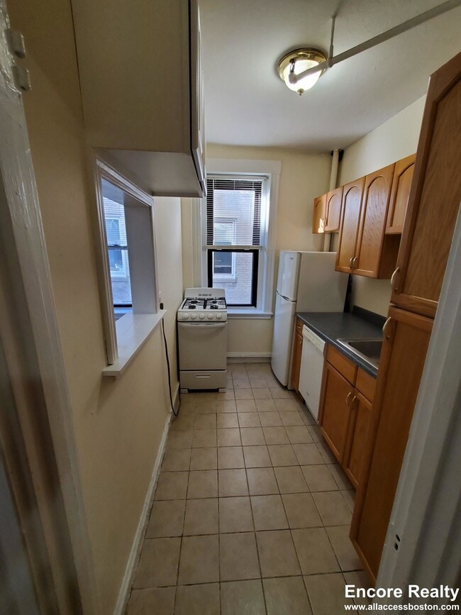 Building Photo - 364 Riverway