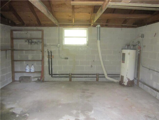 Building Photo - 1112 Dean Forest Rd