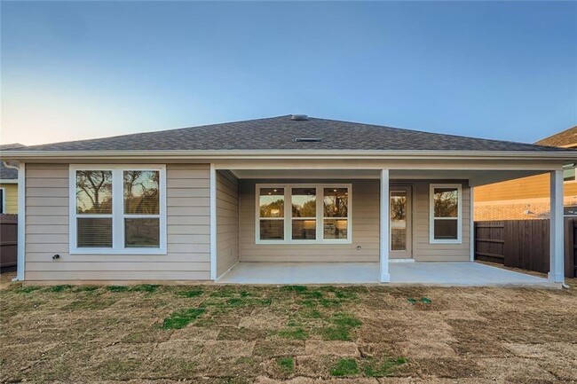 Building Photo - 121 Slenderleaf Dr