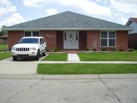 Building Photo - 3517 Plaza Dr